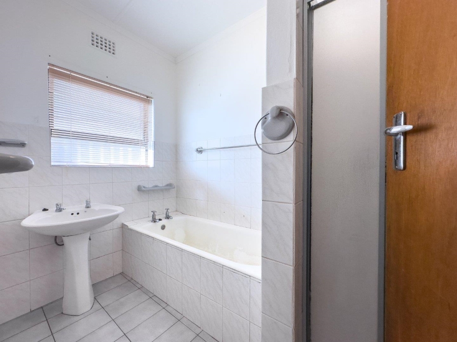 4 Bedroom Property for Sale in Clamhall Western Cape